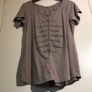 New York & Company Women’s shirt size M gray short sleeve in good condition